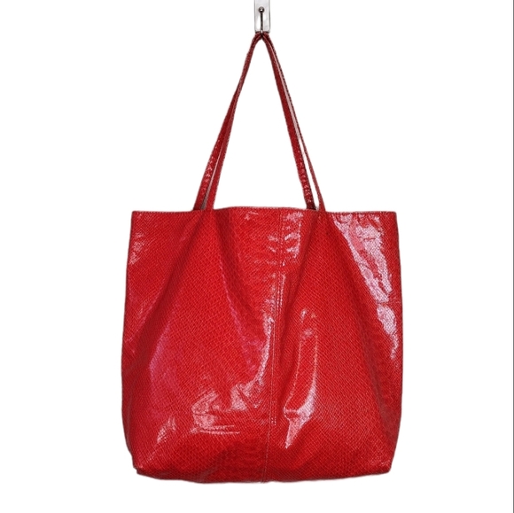 Saks Fifth Avenue Handbags - Saks Fifth Avenue Boho Snakeskin Tote Bag